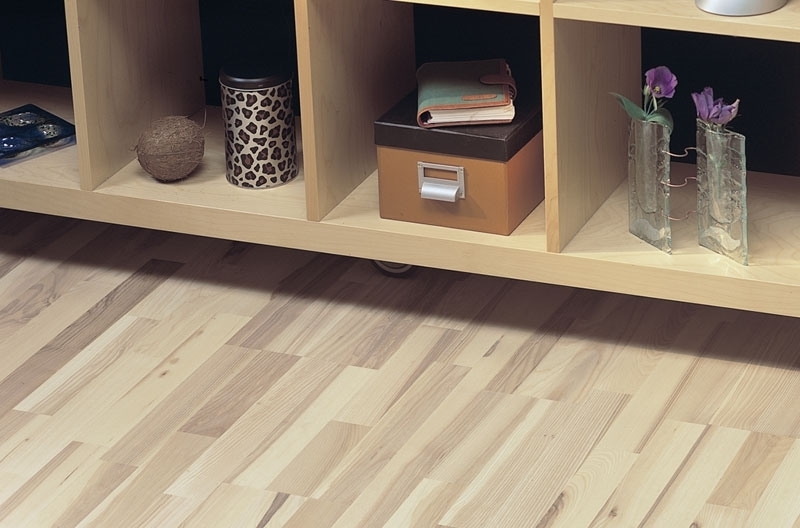 Holzoberflächen und Fußböden aus Holz laugen